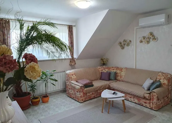 Апартаменты 18 Денешдиаш