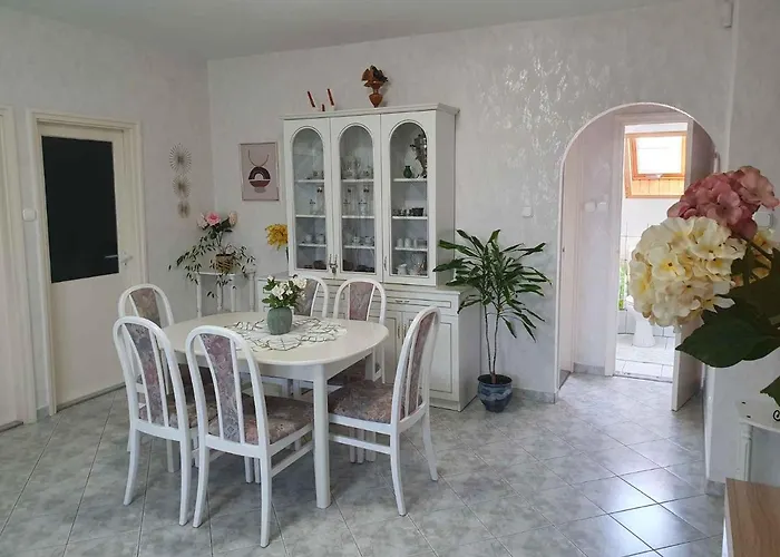 Апартаменты 18 Денешдиаш